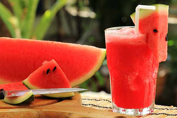 Vandmelon juice er et rigtigt godt og billigt alternativ til vand i sommerperioden.