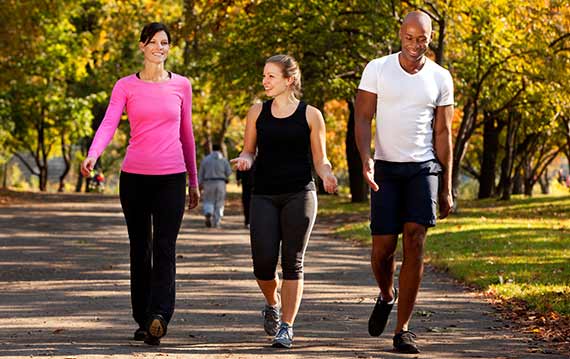 En daglig gåtur kan være det der redder dig fra tidlig sygdom og i sidste ende tidlig død.